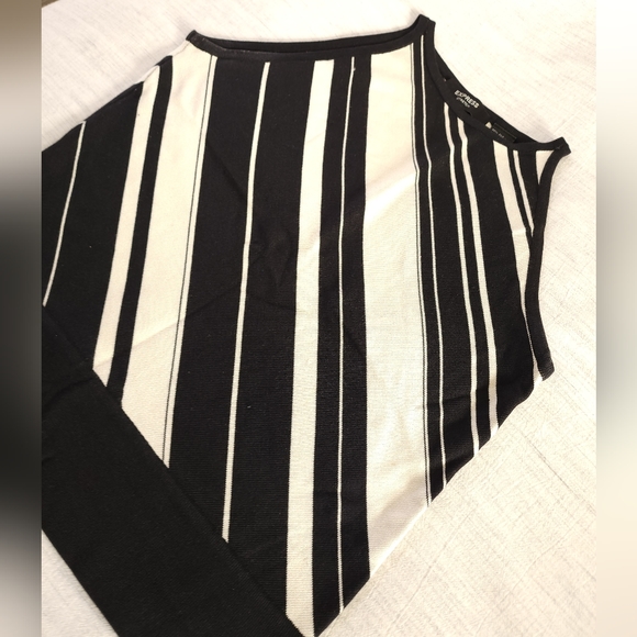 Express Stretch Top Size:Medium - Picture 2 of 5